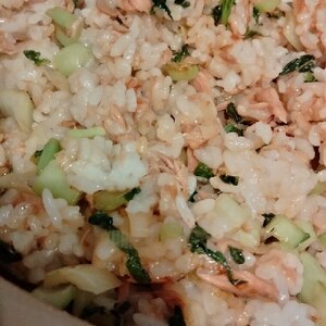 ツナ缶と小松菜の炒飯(^-^)